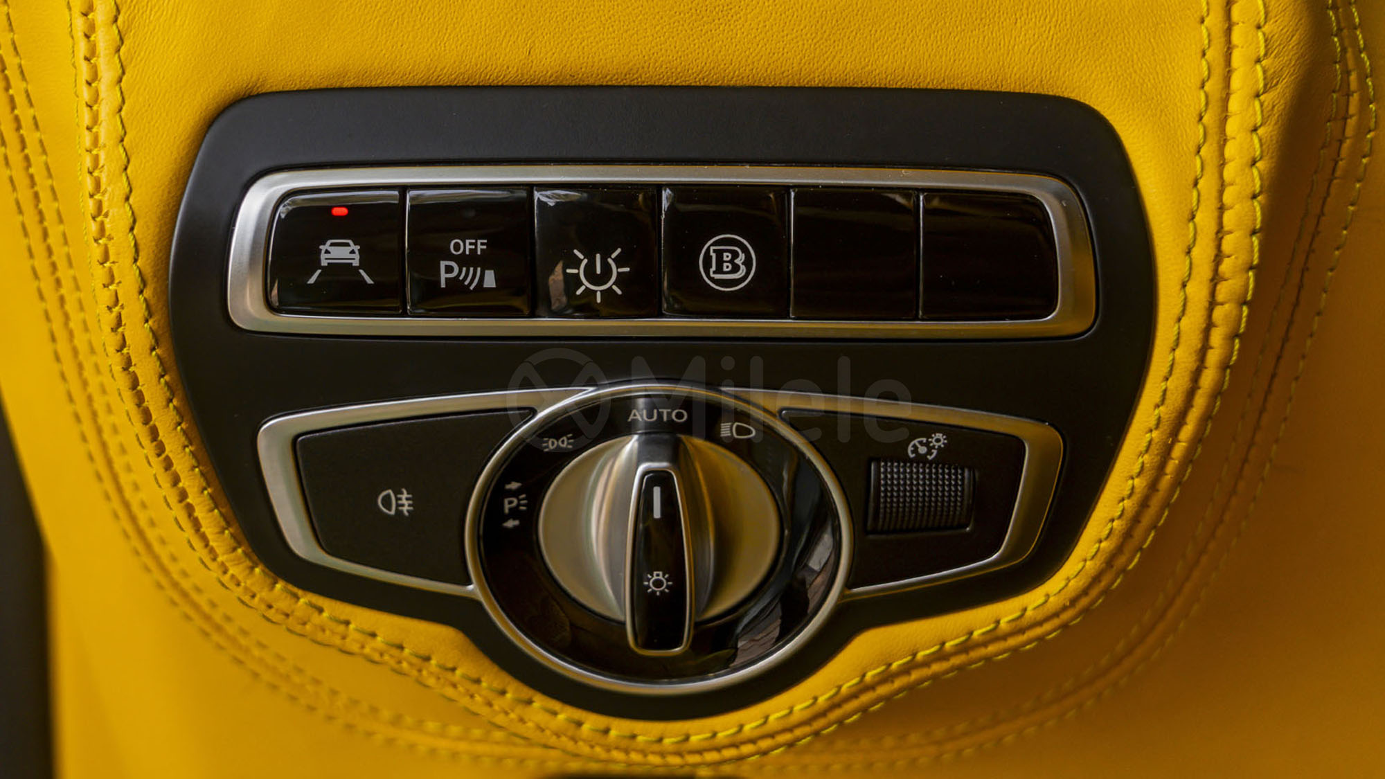 
(LHD) MERCEDES-BENZ G63 BRABUS 800 4.0P AT MY2019 – BEIGE full									