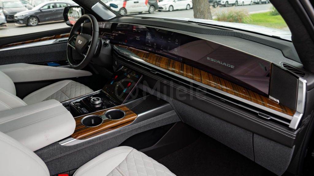 (LHD) ESCALADE SPORTS PLATINUM 6.2P AT MY2025 – BLACK RAVEN