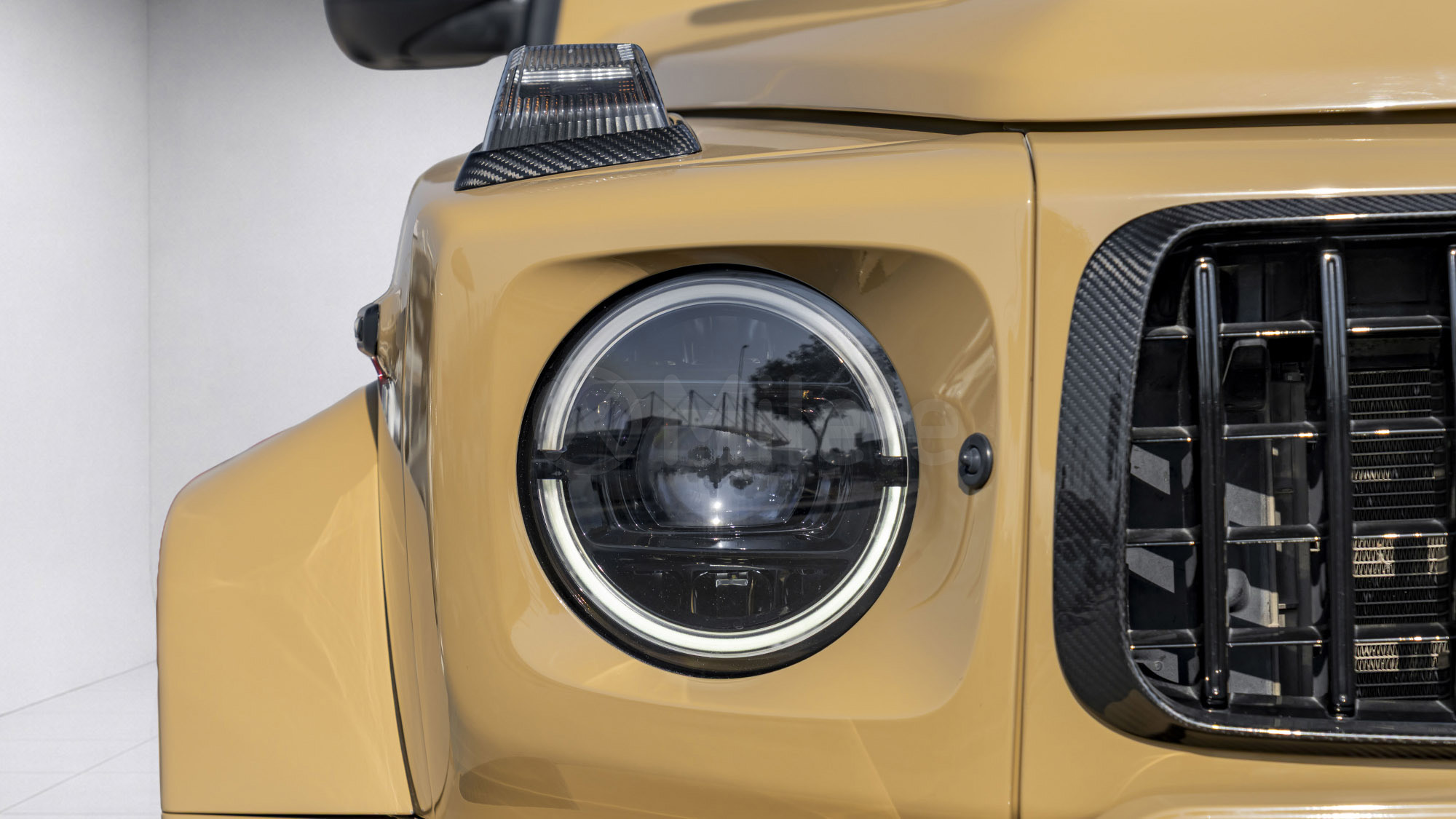 
(LHD) MERCEDES-BENZ G63 BRABUS 800 4.0P AT MY2019 – BEIGE full									