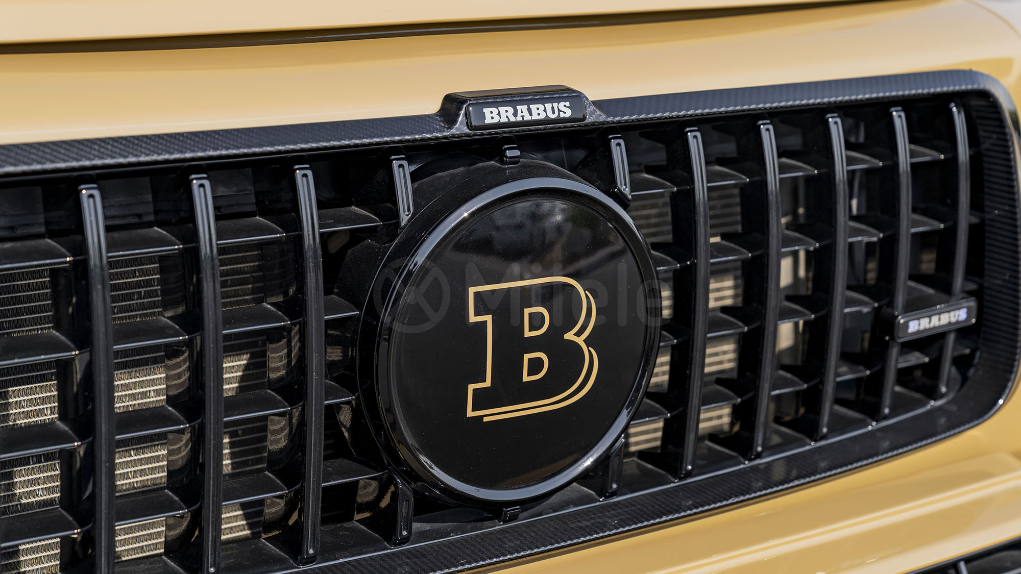 
(LHD) MERCEDES-BENZ G63 BRABUS 800 4.0P AT MY2019 – BEIGE full									
