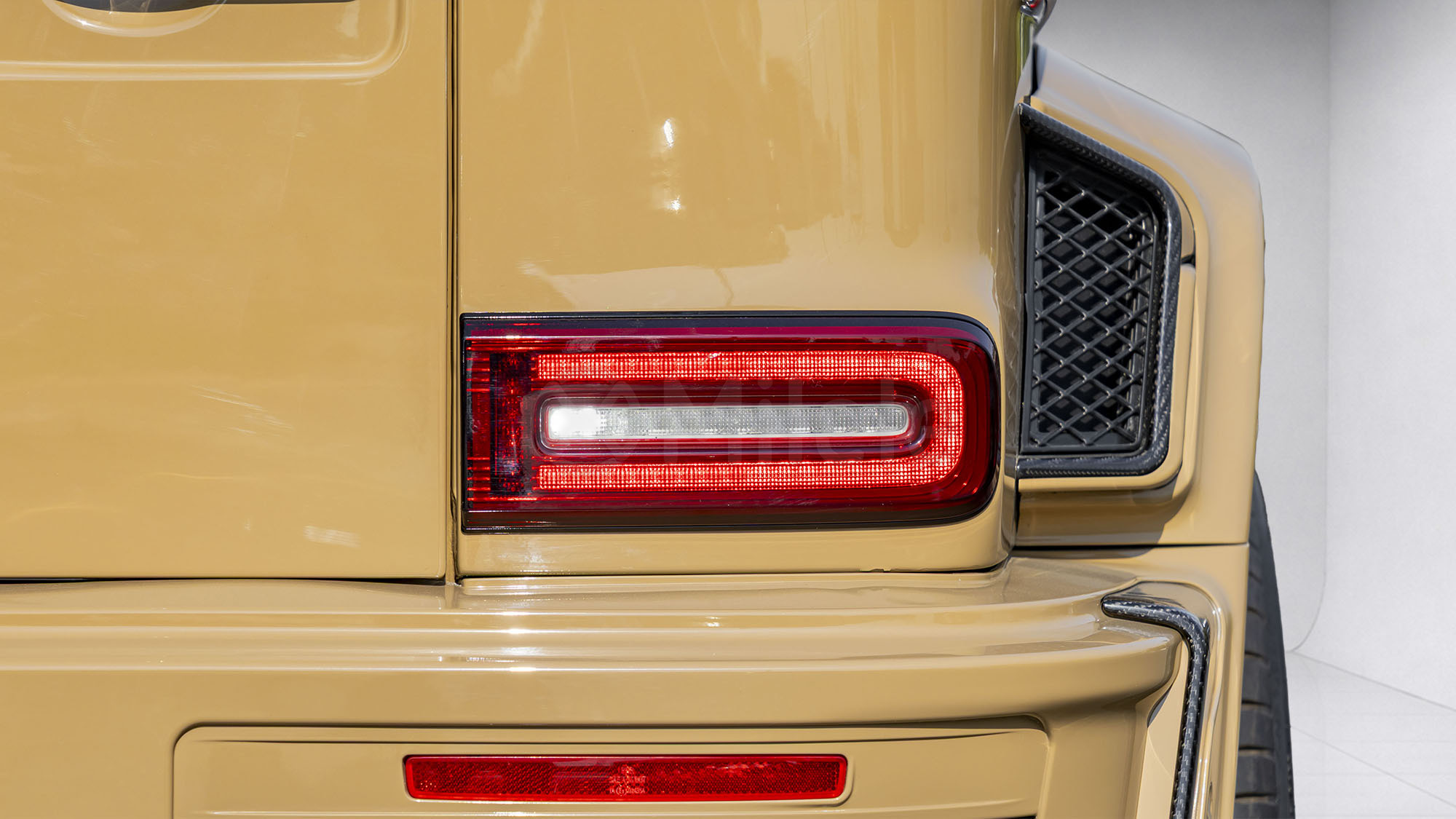 
(LHD) MERCEDES-BENZ G63 BRABUS 800 4.0P AT MY2019 – BEIGE full									