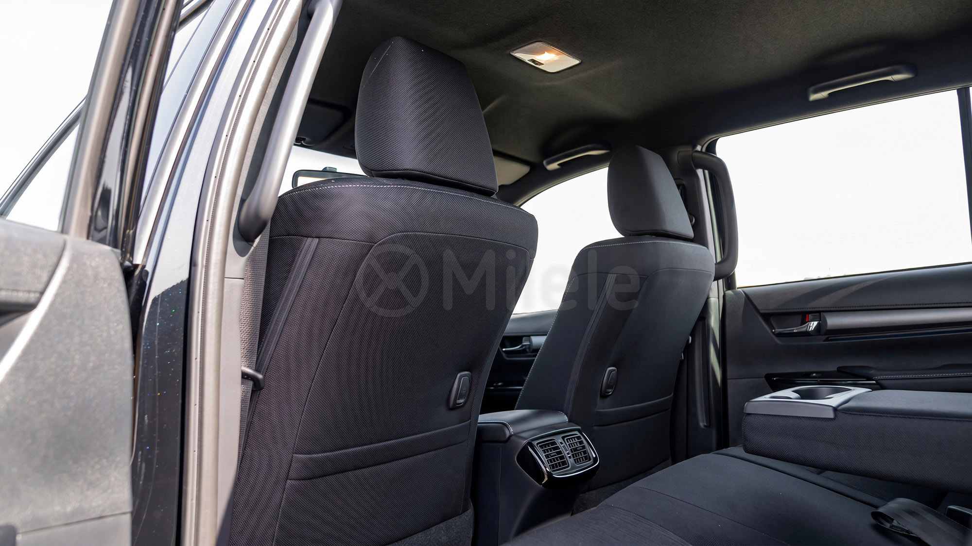 
(LHD) TOYOTA HILUX DC ADVENTURE 4.0P AT 4X4 MY2025 – BLACK full									
