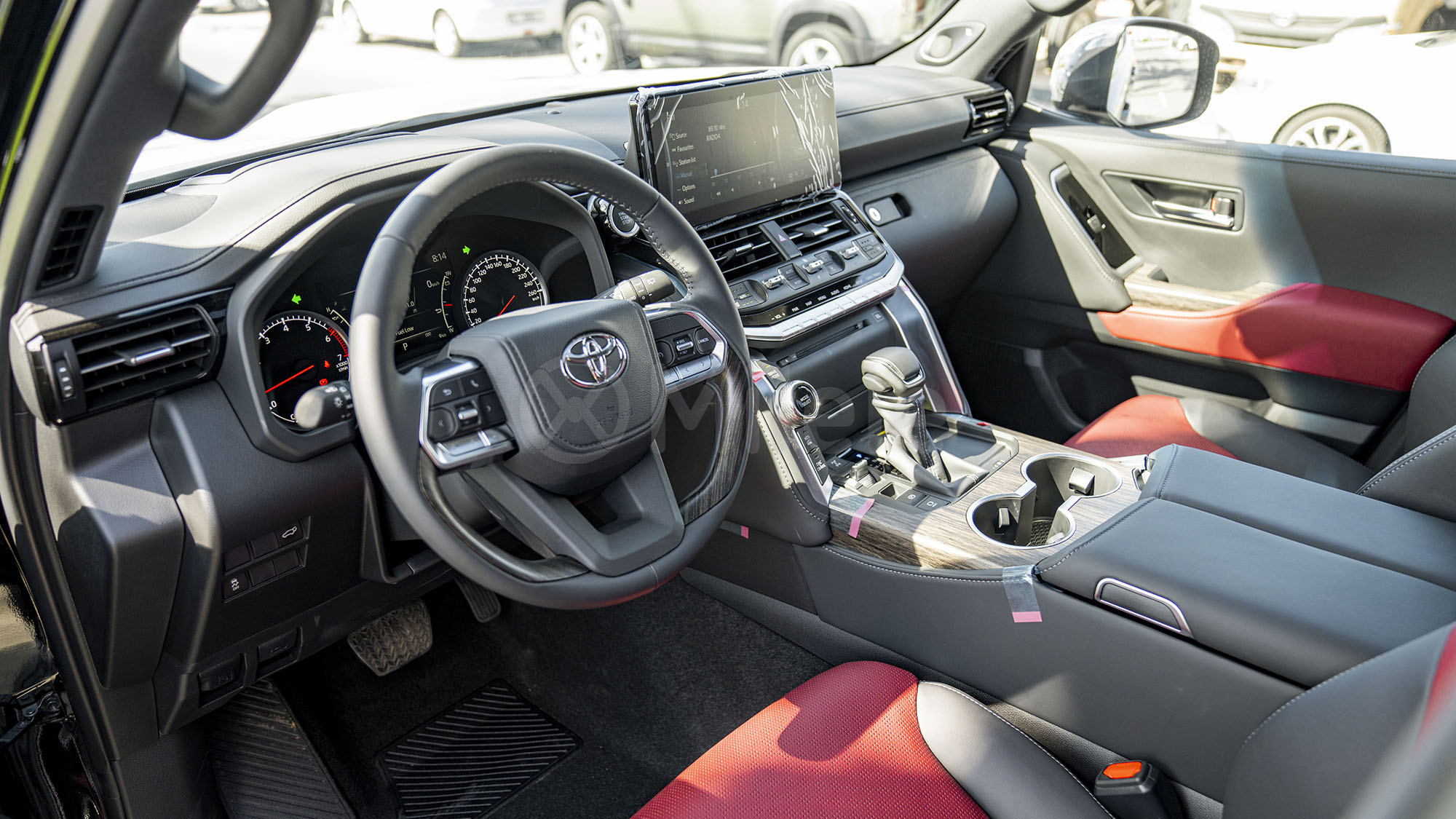 
(LHD) TOYOTA LC300 VXR 3.5P AT MY2025 – BLACK full									