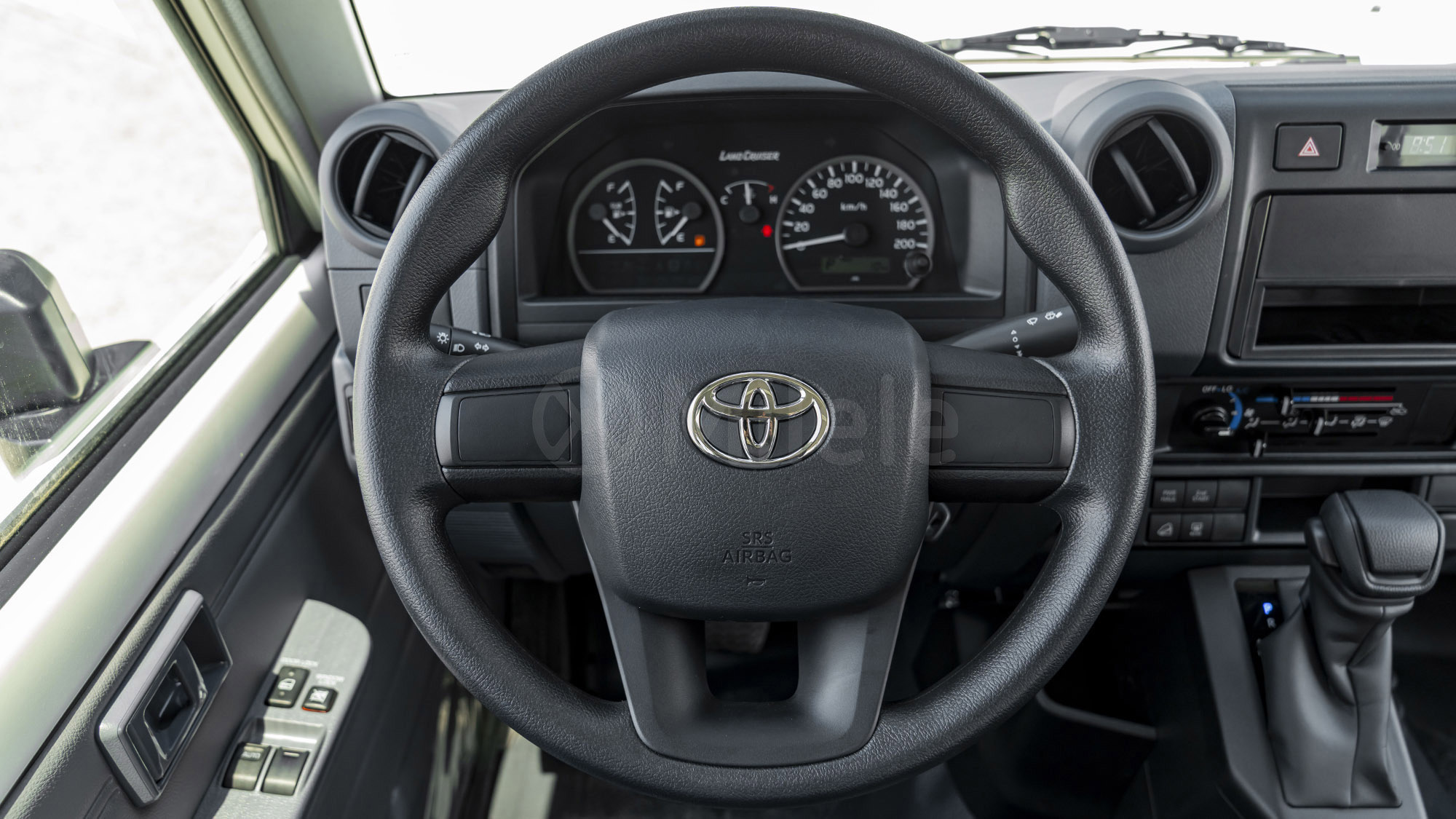 
(LHD) TOYOTA LAND CRUISER 78 2.8D AT 4X4 MY2025 – WHITE full									