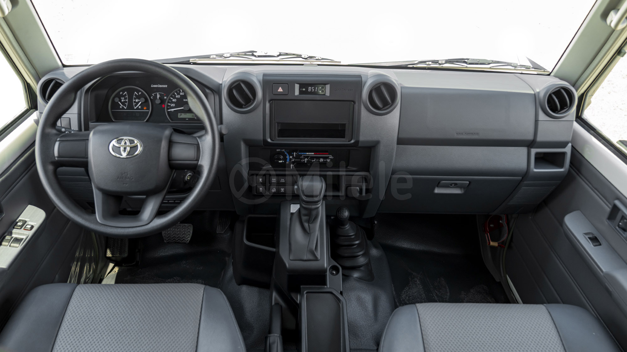 
(LHD) TOYOTA LAND CRUISER 78 2.8D AT 4X4 MY2025 – WHITE full									