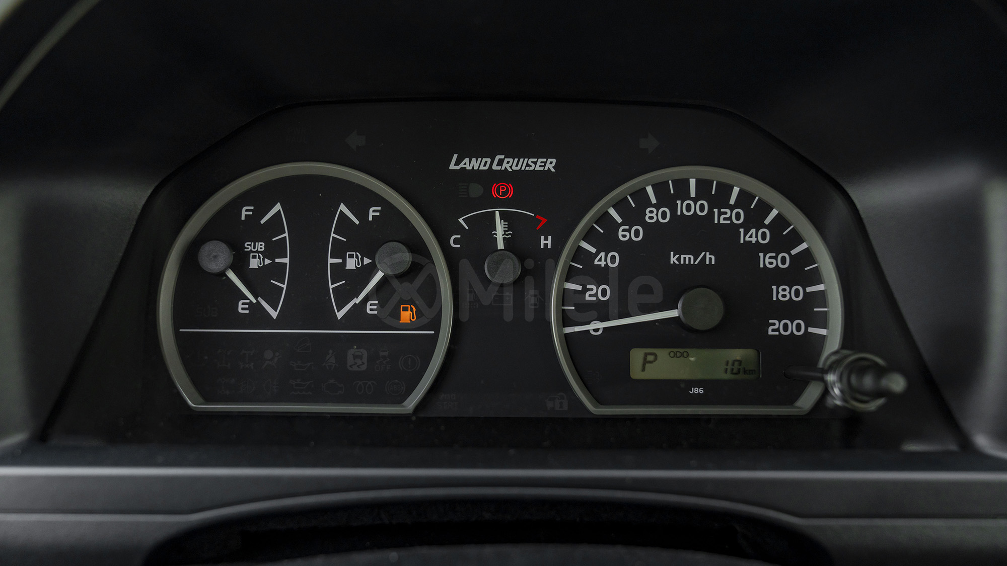 
(LHD) TOYOTA LAND CRUISER 78 2.8D AT 4X4 MY2025 – WHITE full									
