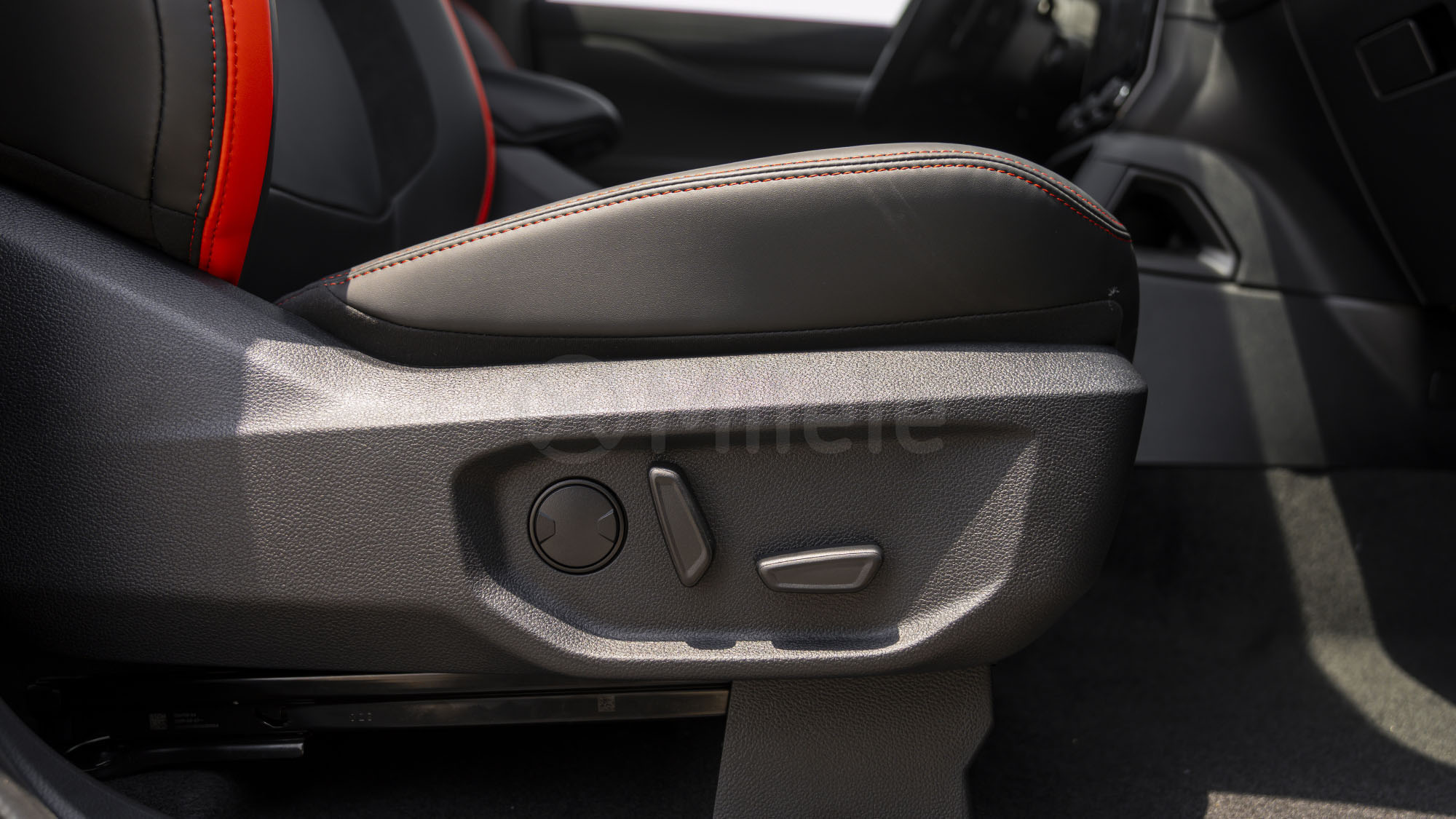 
(LHD) FORD RANGER RAPTOR 2.0D AT MY2025 – METEOR GREY full									
