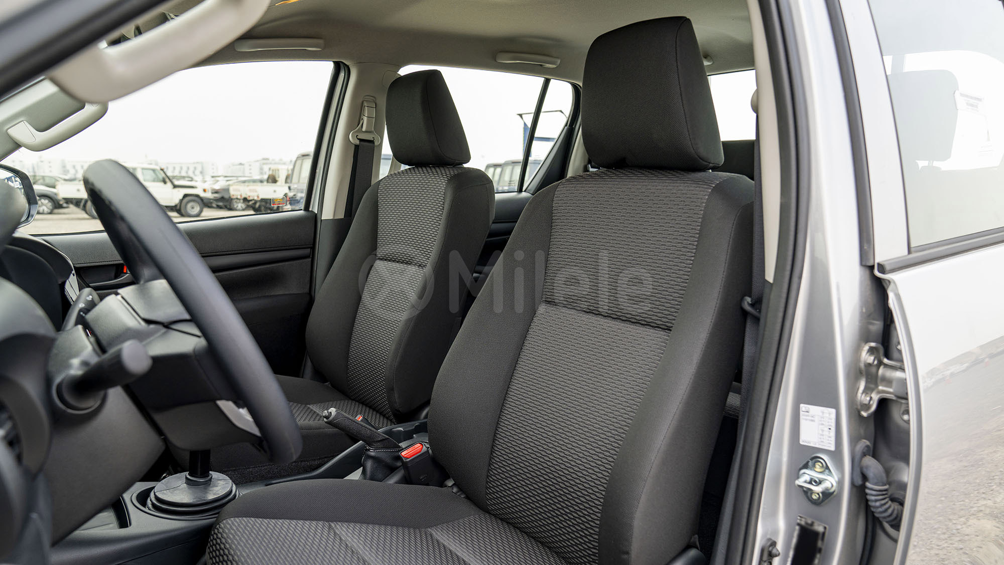
(LHD) TOYOTA HILUX DC 2.4D MT 4X4 P. WINDOW MY2026 – SILVER full									