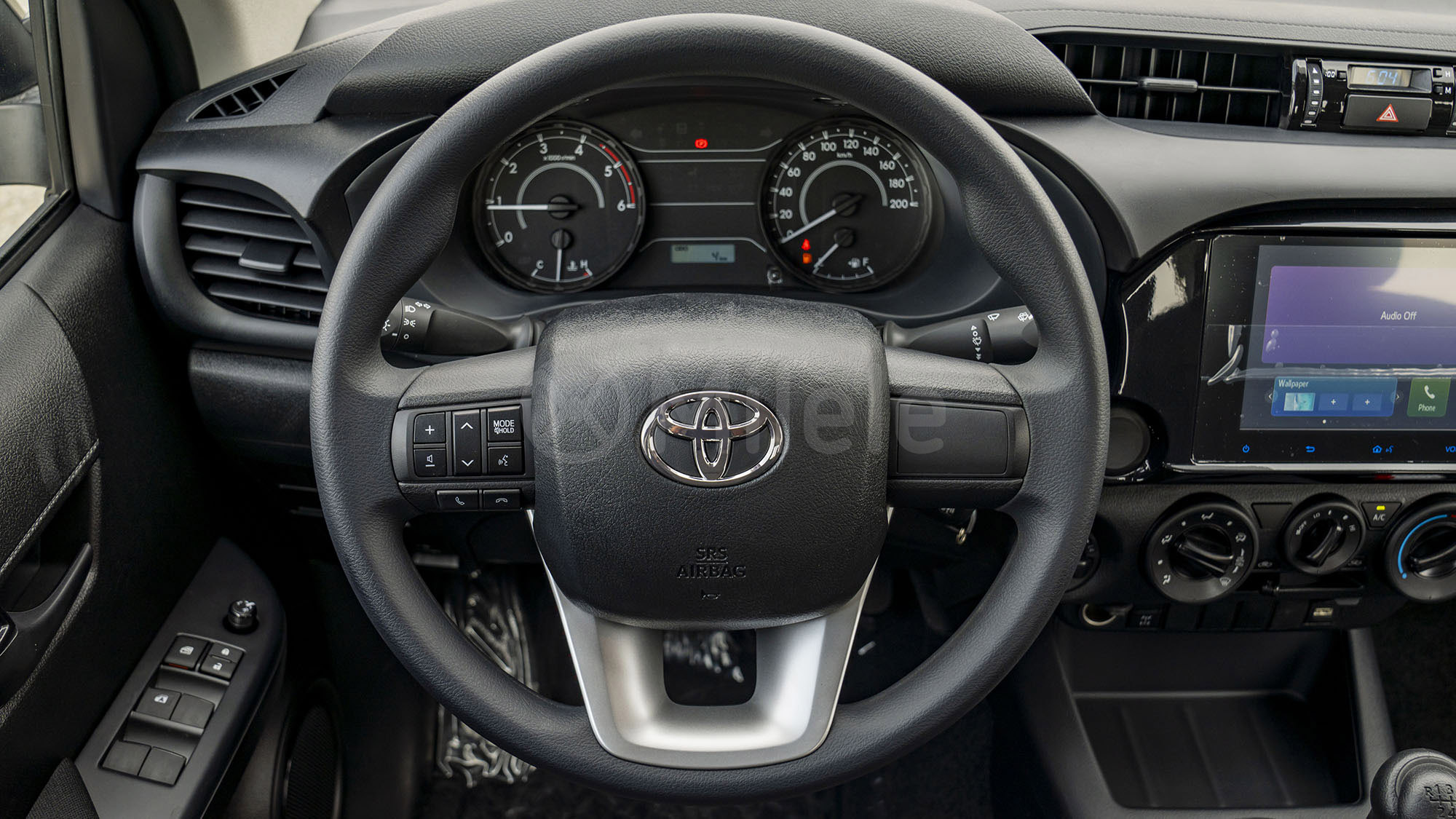 
(LHD) TOYOTA HILUX DC 2.4D MT 4X4 P. WINDOW MY2026 – SILVER full									