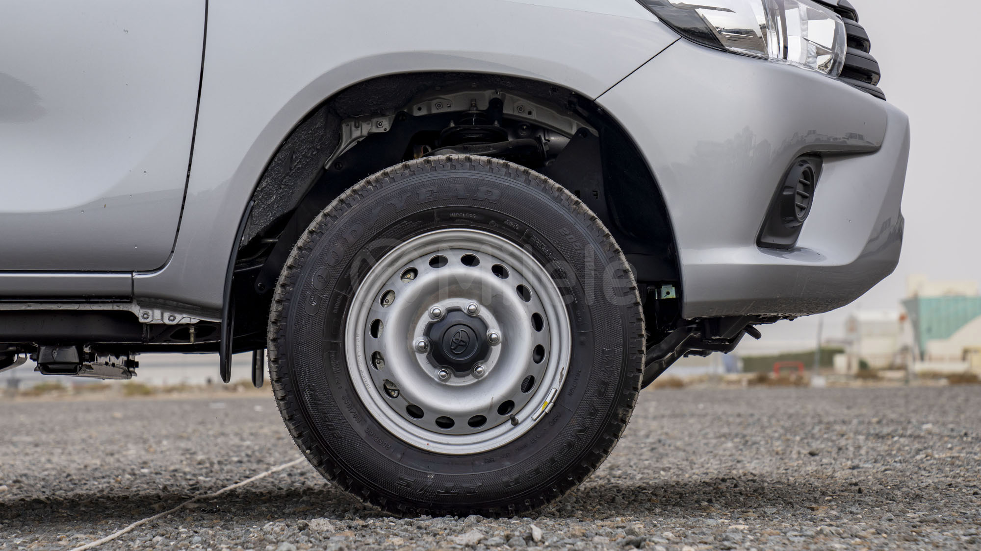 
(LHD) TOYOTA HILUX DC 2.4D MT 4X4 P. WINDOW MY2026 – SILVER full									