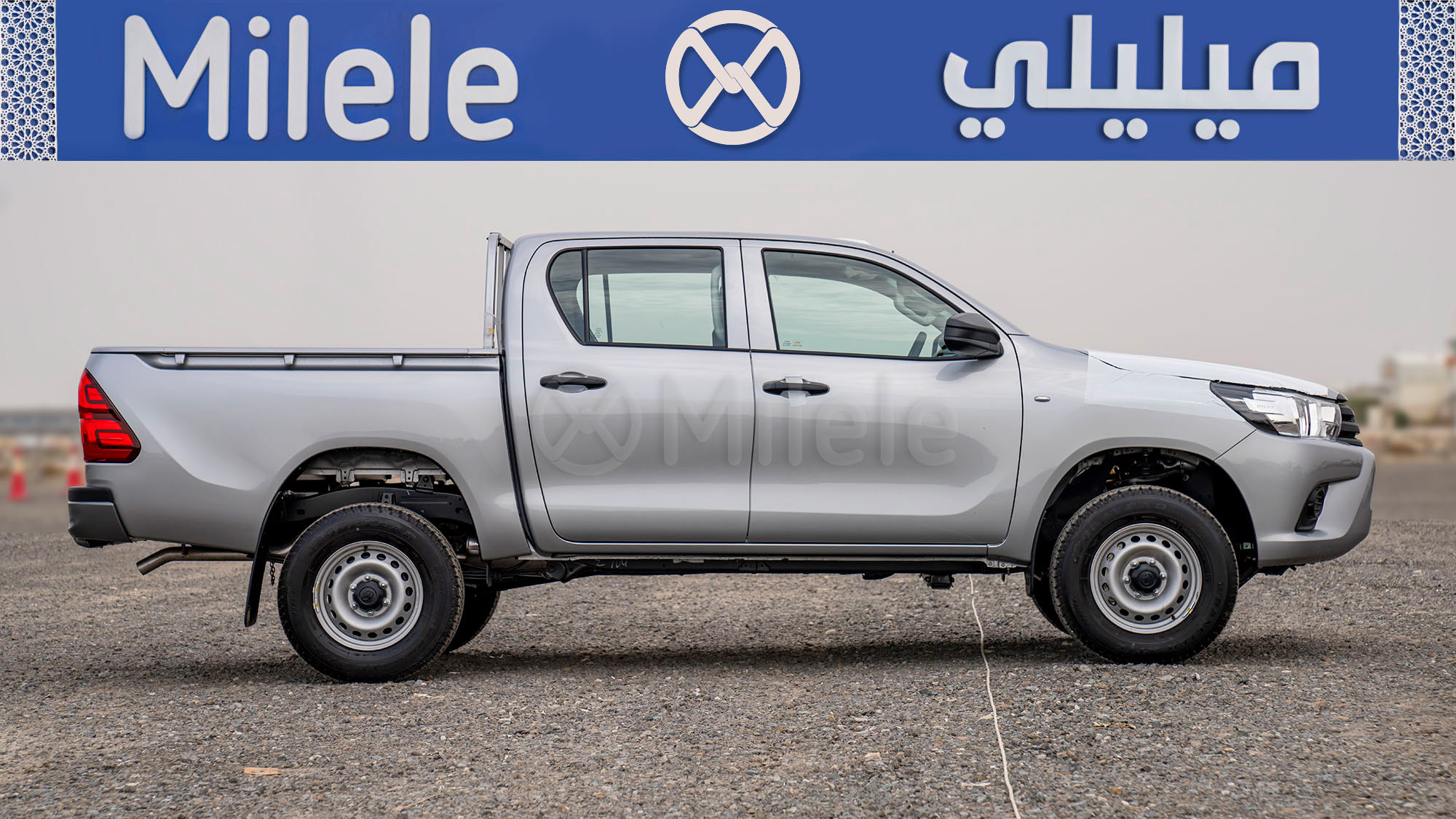 
(LHD) TOYOTA HILUX DC 2.4D MT 4X4 P. WINDOW MY2026 – SILVER full									