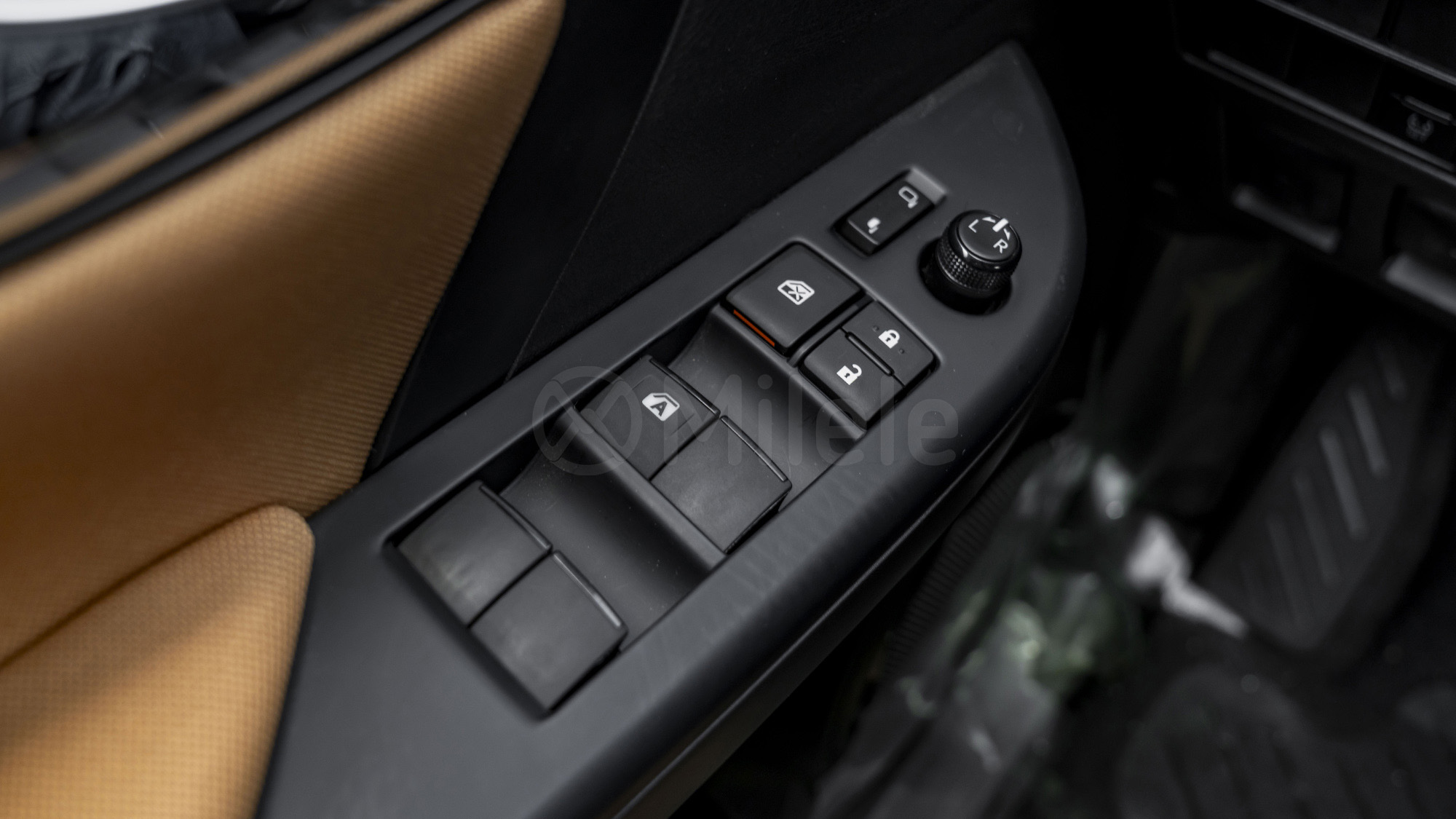 
(LHD) TOYOTA FORTUNER 2.7P AT 4X4 MY2026 – BLACK full									