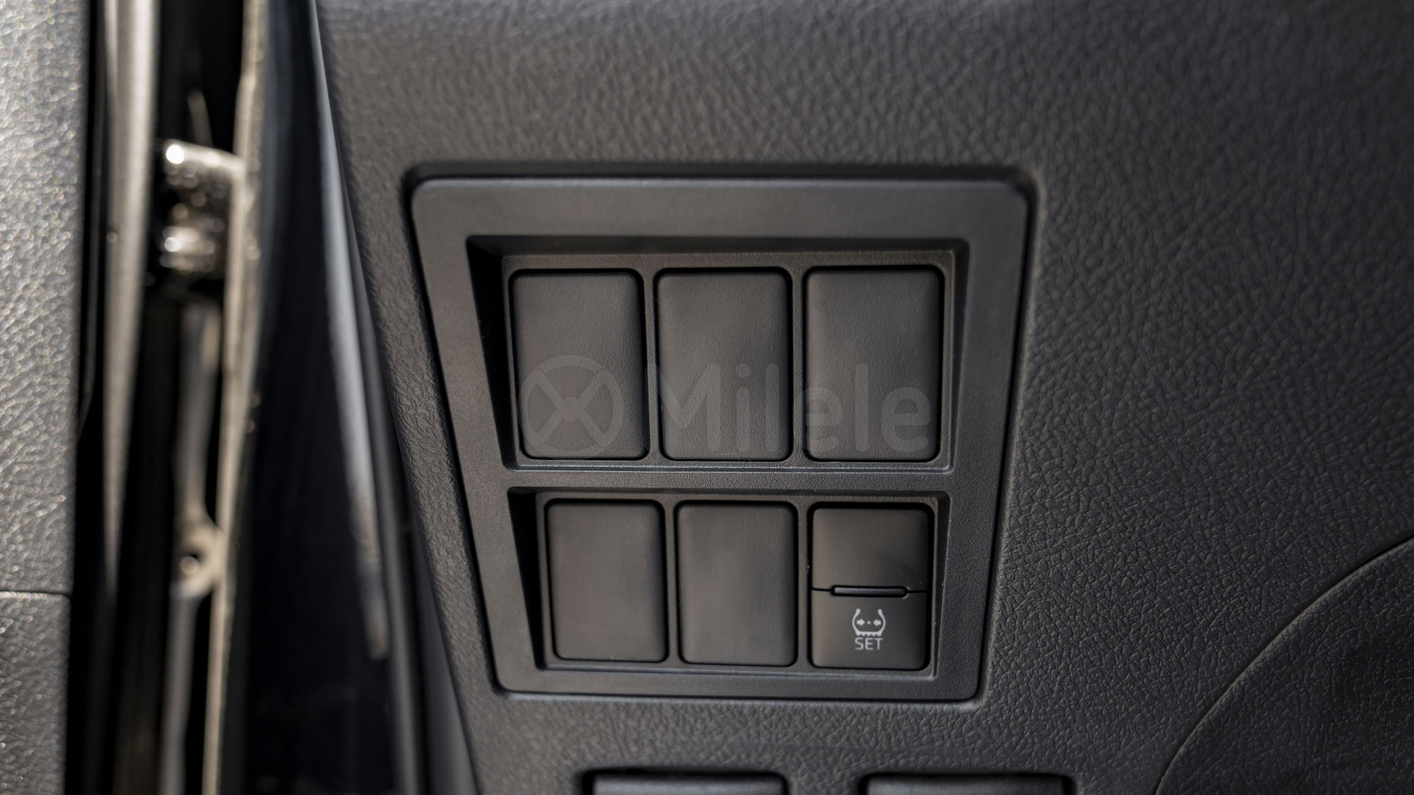 
(LHD) TOYOTA FORTUNER 2.7P AT 4X4 MY2026 – BLACK full									