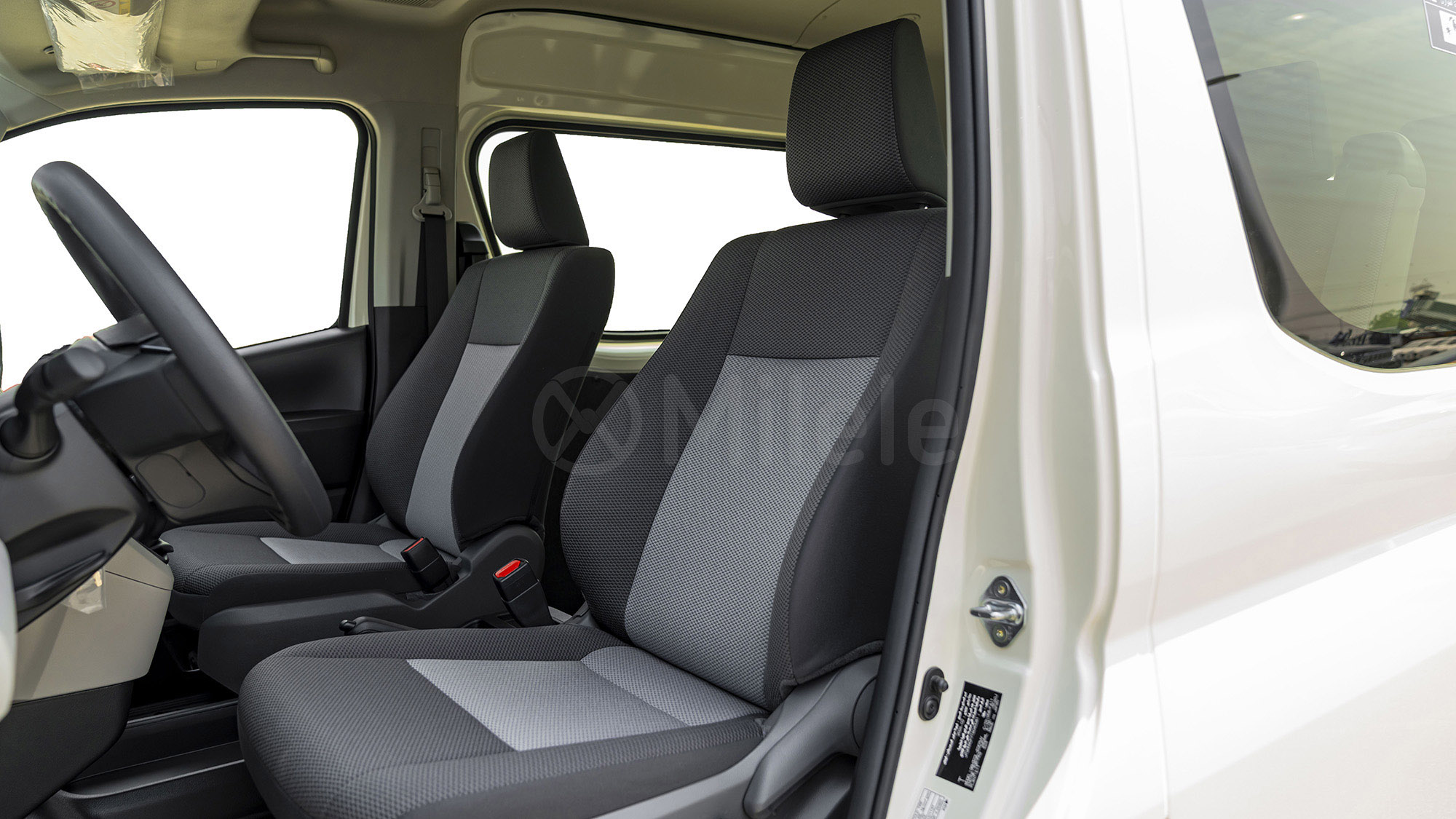 
(LHD) TOYOTA HIACE HR 3.5P MT RWD 13 SEATER MY2026 – WHITE full									