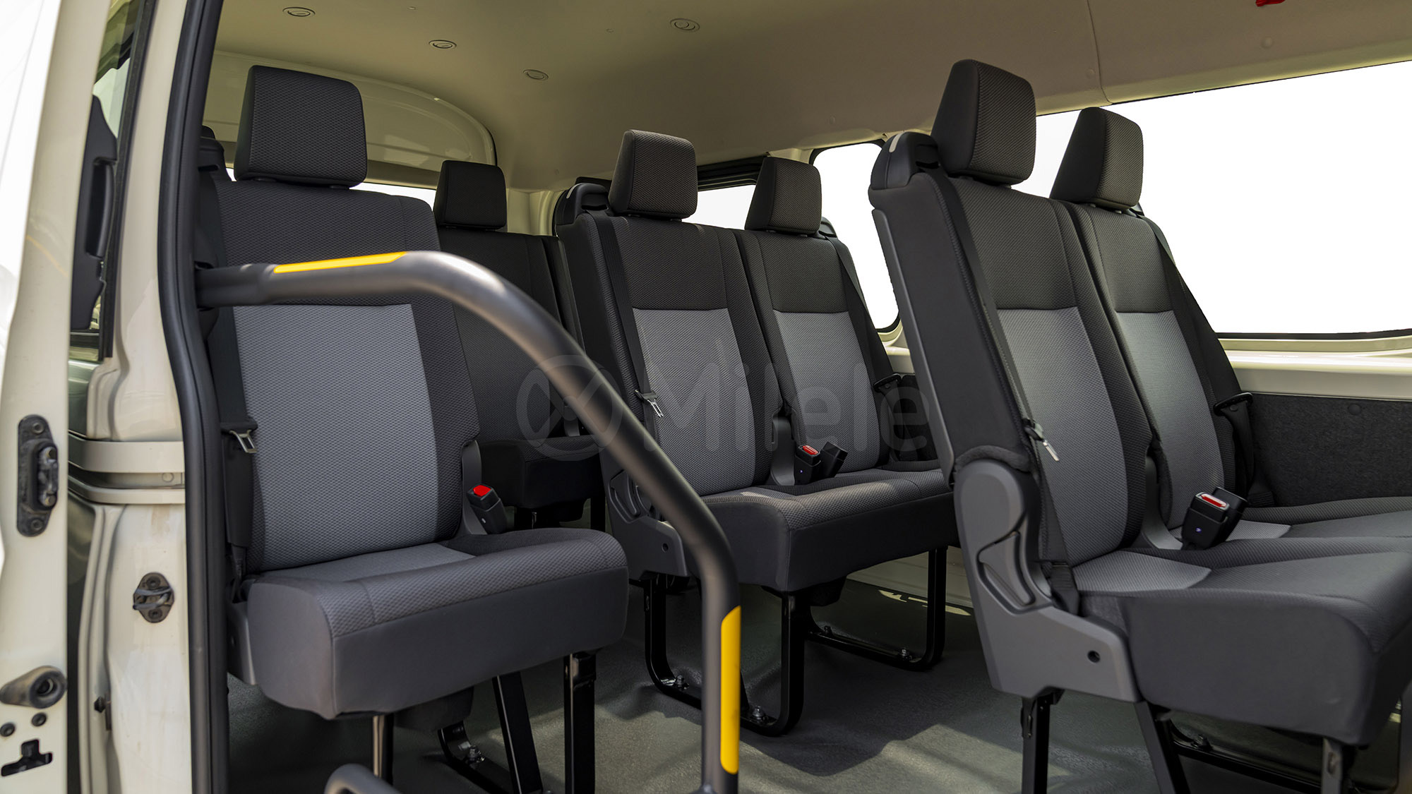 
(LHD) TOYOTA HIACE HR 3.5P MT RWD 13 SEATER MY2026 – WHITE full									