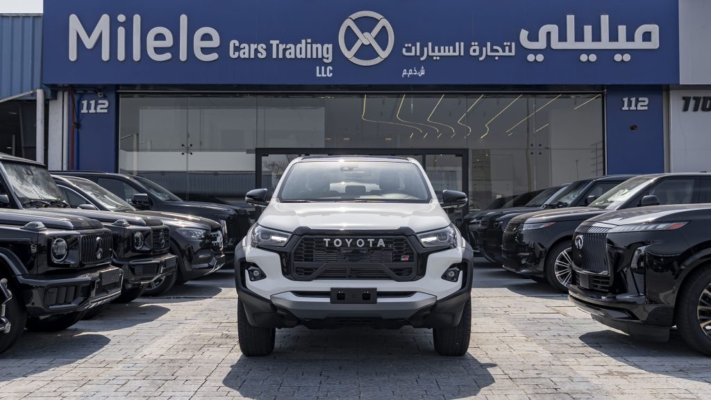 (LHD) TOYOTA HILUX DC GR SPORT 2.8D AT 4X4 MY2025 – WHITE
