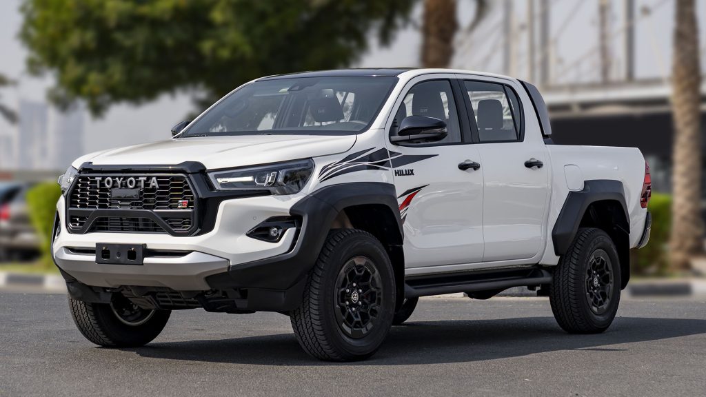 (LHD) TOYOTA HILUX DC GR SPORT 2.8D AT 4X4 MY2025 – WHITE