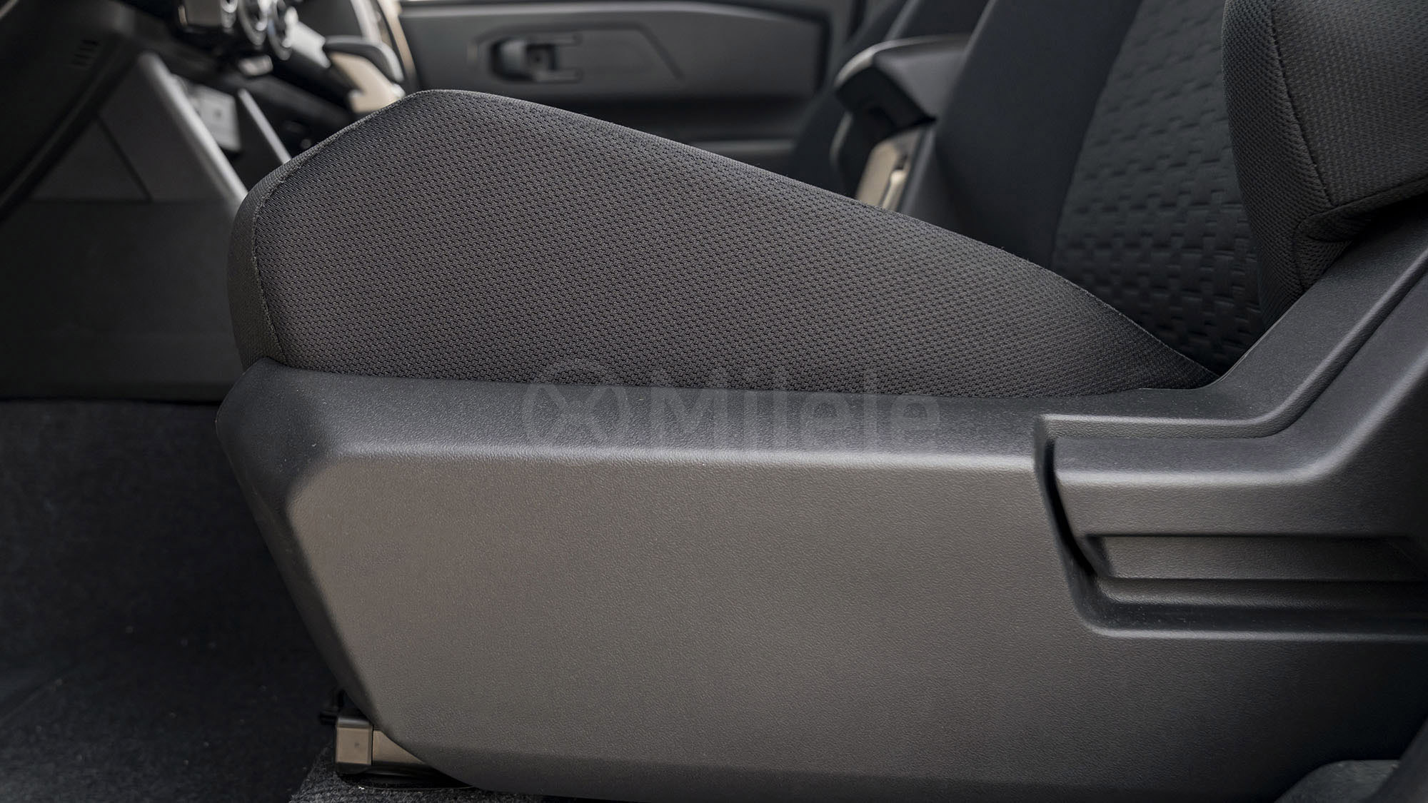 
(LHD) MITSUBISHI L200 DC 2.4D AT 4X4 MY2026 – WHITE full									