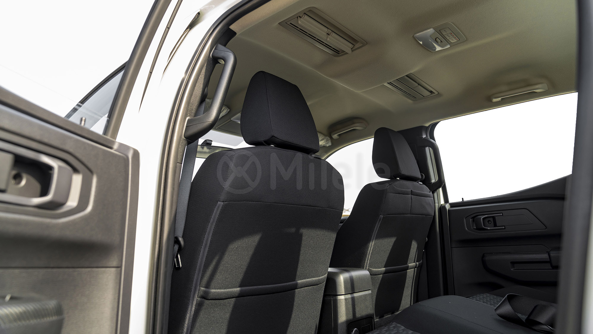 
(LHD) MITSUBISHI L200 DC 2.4D AT 4X4 MY2026 – WHITE full									