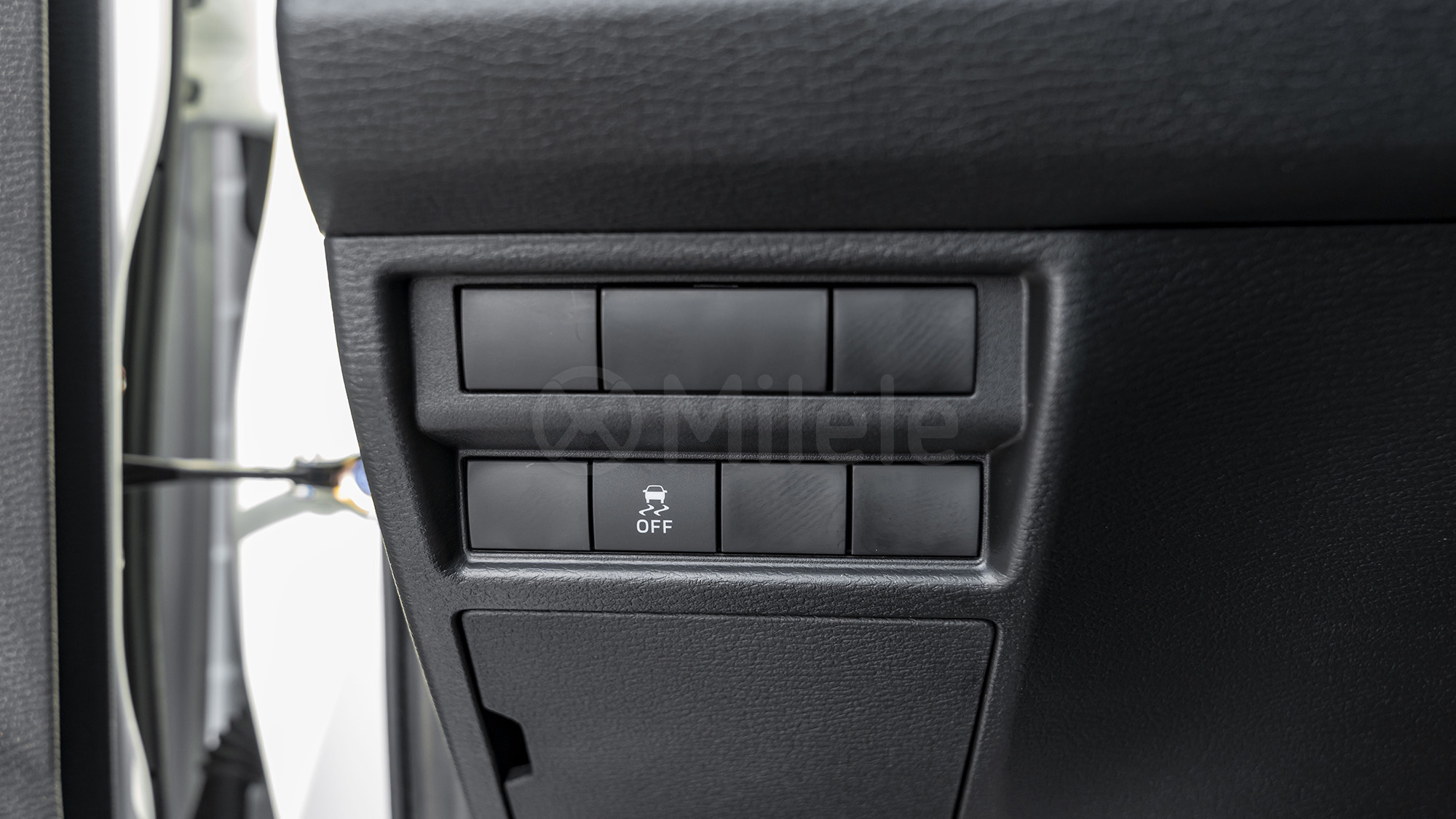 
(LHD) MITSUBISHI L200 DC 2.4D AT 4X4 MY2026 – WHITE full									