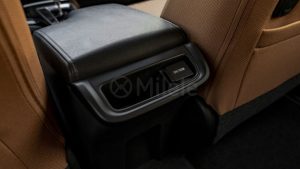 LFORTUNER2.7P 25 Black Chamois 26 8 Copy 2